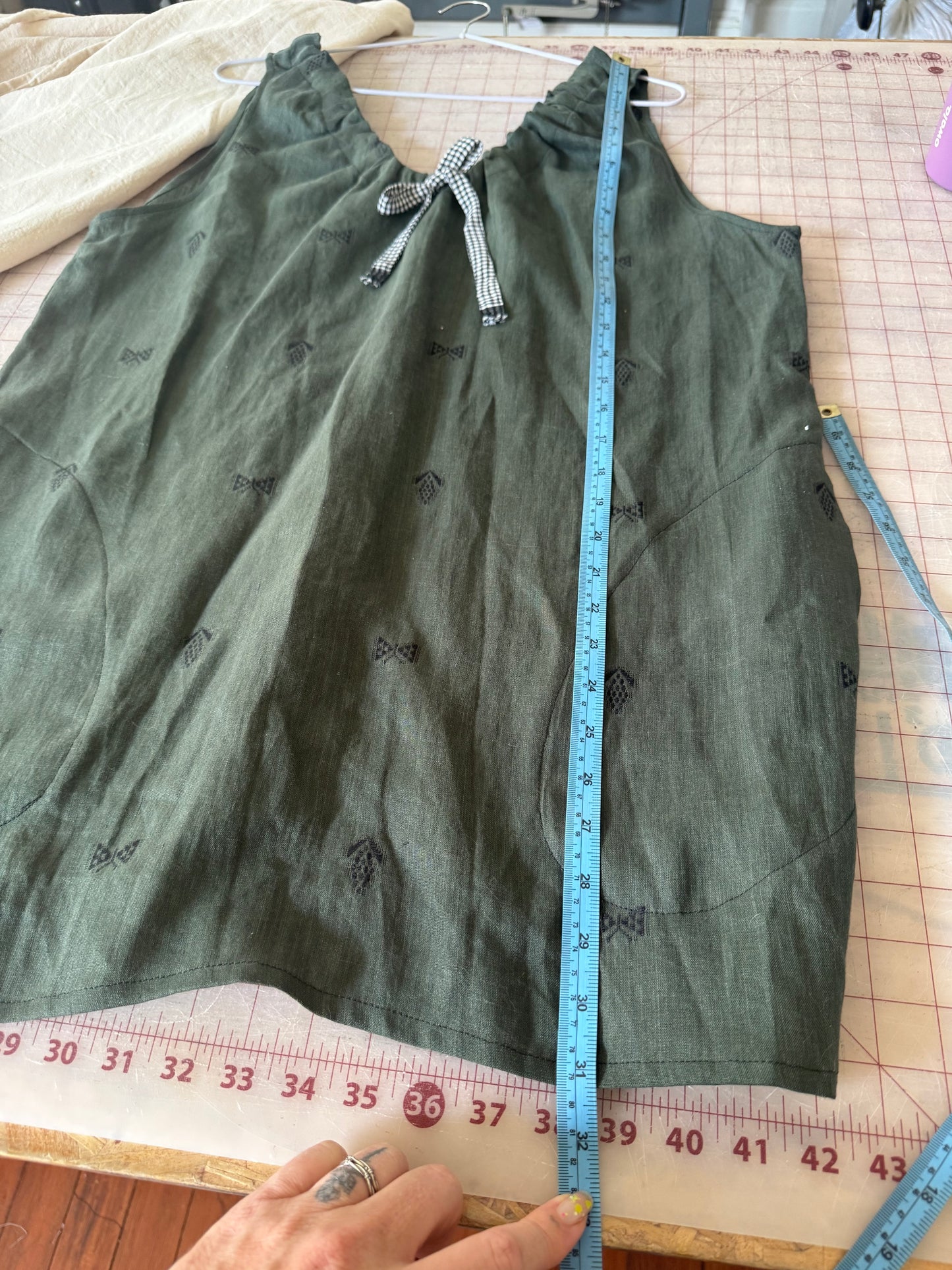 Medium linen shift